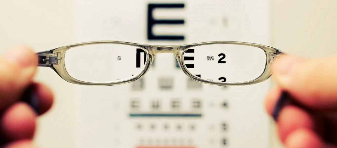 Ερευνητές υποστηρίζουν ότι όσοι φορούν γυαλιά μυωπίας είναι εξυπνότεροι από εκείνους που έχουν τέλεια όραση